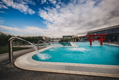 Außenansicht der Therme Liensberg Asia